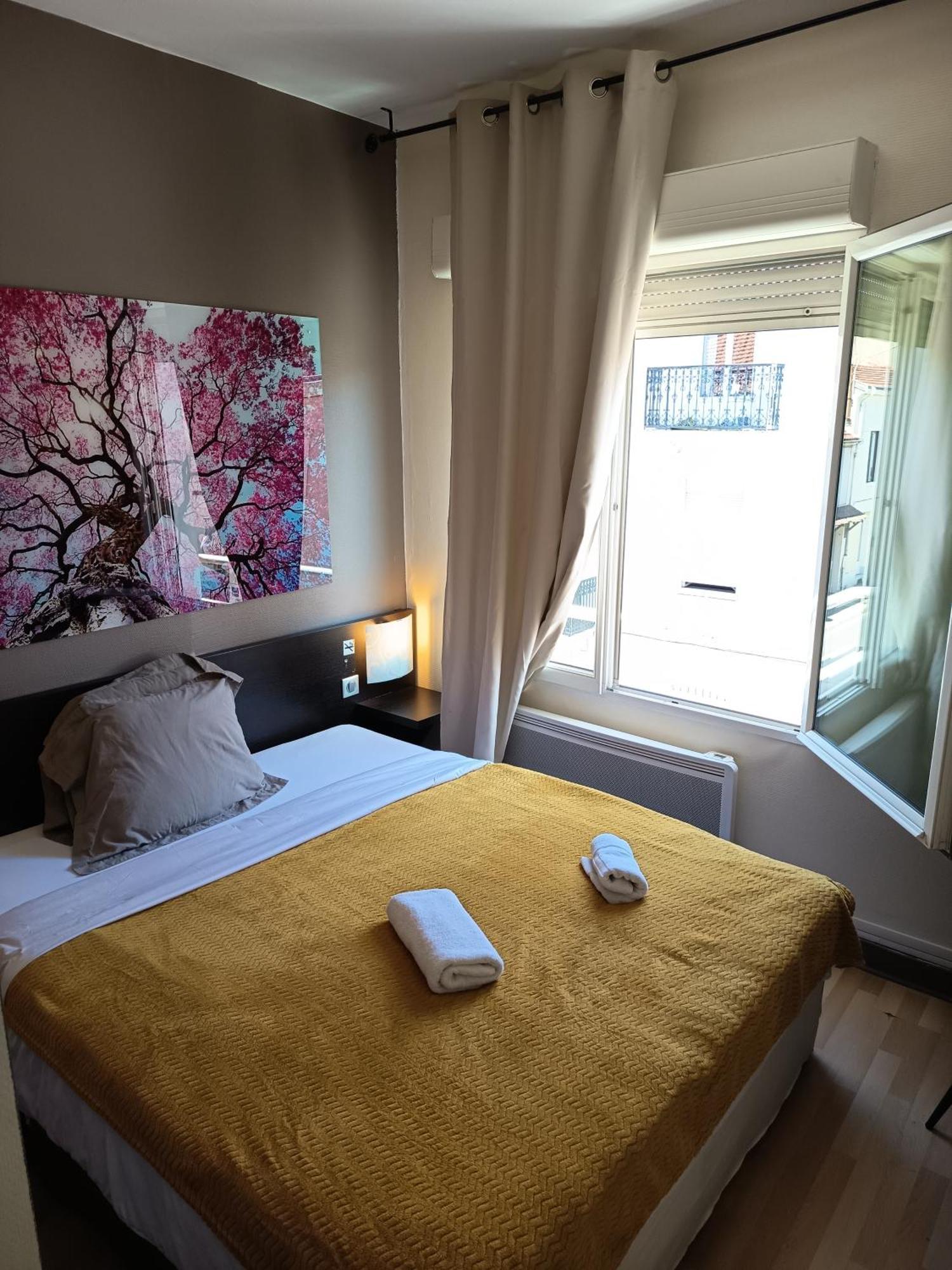 Hotel De La Gare เปรีเกอ ภายนอก รูปภาพ